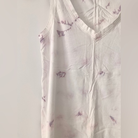 🌟PRICE DROP🌟 NWOT! GAP white + purple v-neck TIE-DYE TANK TOP Size XS Petite - Picture 3 of 5